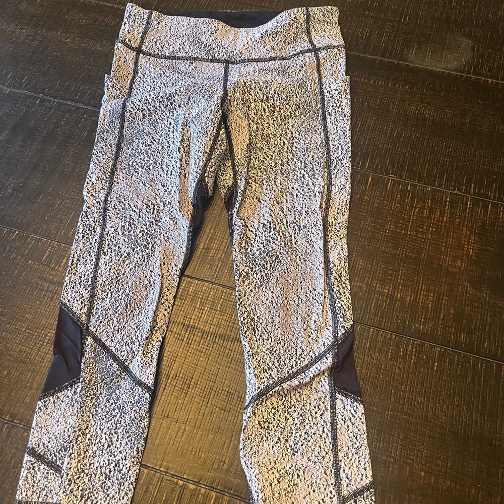 Used Lululemon 3/4 length running leggins size 6